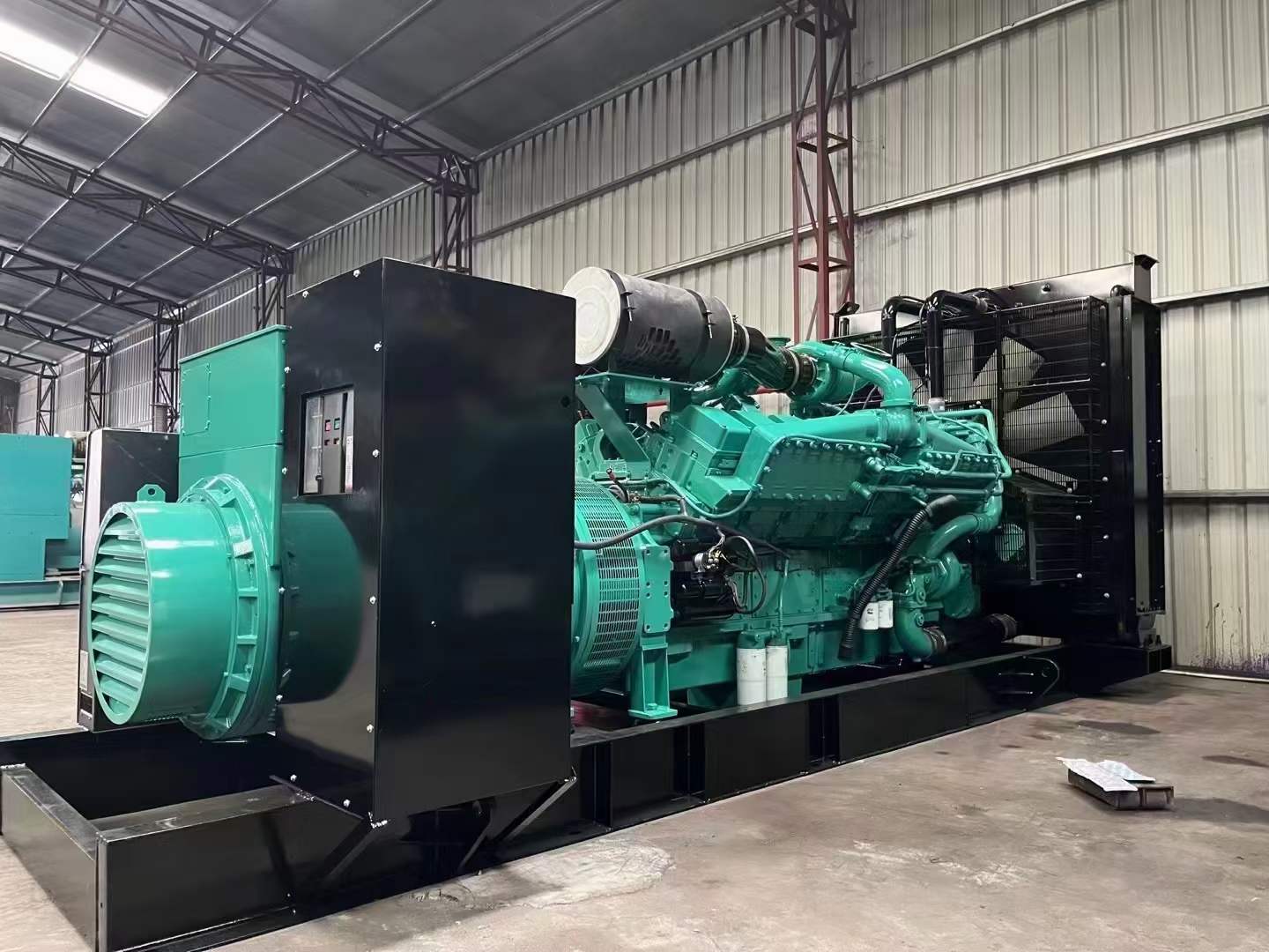 和布克赛尔如何降低 800kW 柴油发电机输出电流的波动？